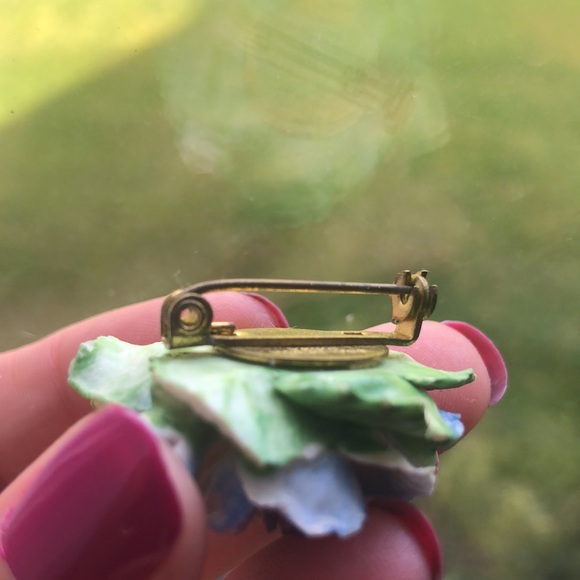 Floral brooch Made in England - Picture 4 of 4